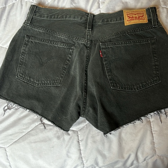 Levi 501 Jean shorts - Picture 2 of 4
